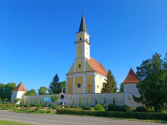 Erődített templom