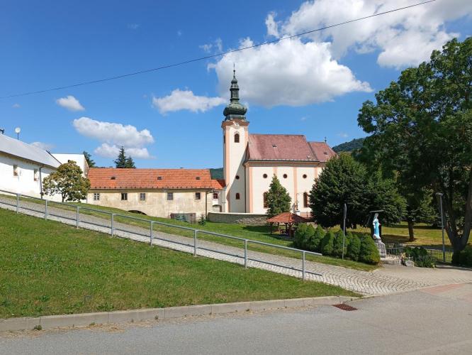 kastély és templom