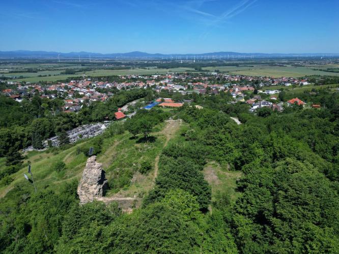 Vár