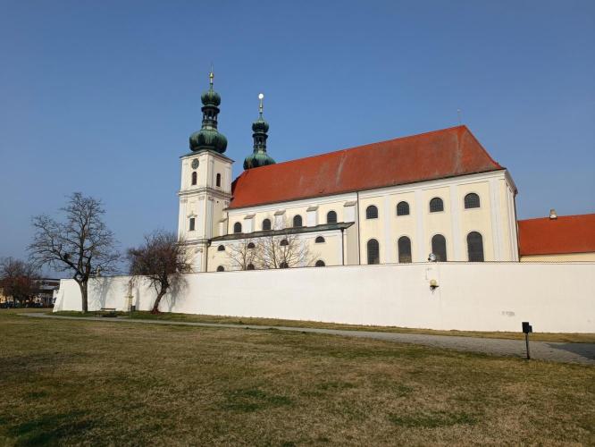 Bazilika, Ferences kolostor